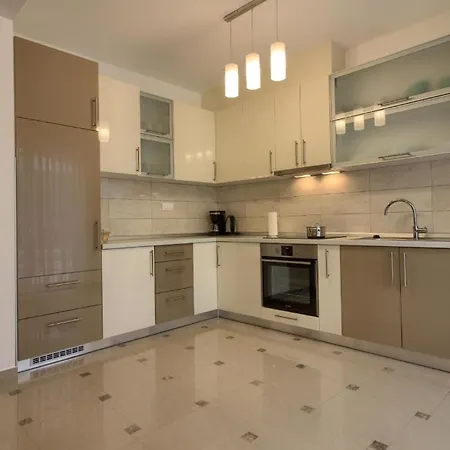 Mit Privatpool Fuer 20 Personen Ca 480 Qm In Banjole, Istrien Istrische Riviera * Banjole