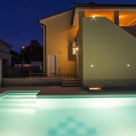 Mit Privatpool Fuer 20 Personen Ca 480 Qm In Banjole, Istrien Istrische Riviera Holiday home Banjole