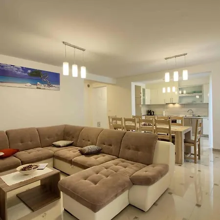 Mit Privatpool Fuer 20 Personen Ca 480 Qm In Banjole, Istrien Istrische Riviera Banjole