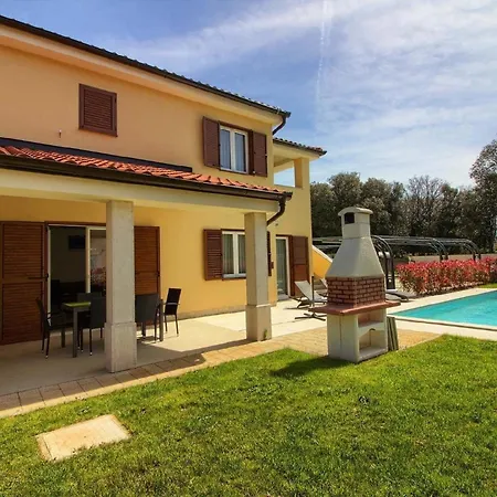 Holiday home Mit Privatpool Fuer 20 Personen Ca 480 Qm In Banjole, Istrien Istrische Riviera Banjole