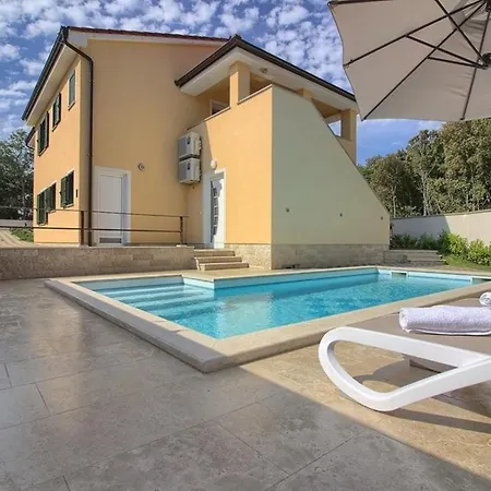 Mit Privatpool Fuer 20 Personen Ca 480 Qm In Banjole, Istrien Istrische Riviera Holiday home Banjole