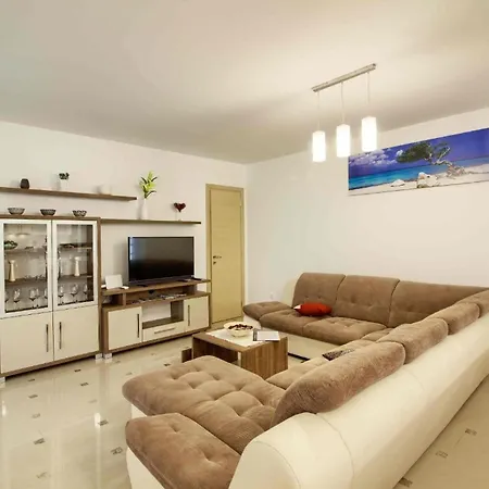 Mit Privatpool Fuer 20 Personen Ca 480 Qm In Banjole, Istrien Istrische Riviera Banjole