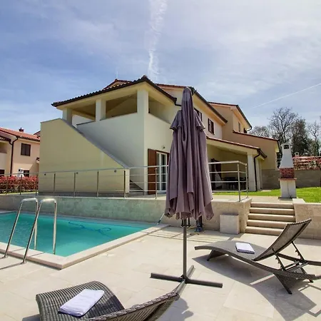 Holiday home Mit Privatpool Fuer 20 Personen Ca 480 Qm In Banjole, Istrien Istrische Riviera Banjole
