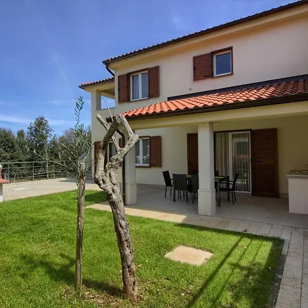 Mit Privatpool Fuer 20 Personen Ca 480 Qm In Banjole, Istrien Istrische Riviera *