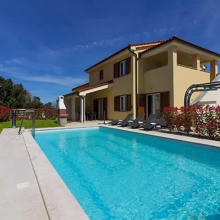 Mit Privatpool Fuer 20 Personen Ca 480 Qm In Banjole, Istrien Istrische Riviera * Banjole