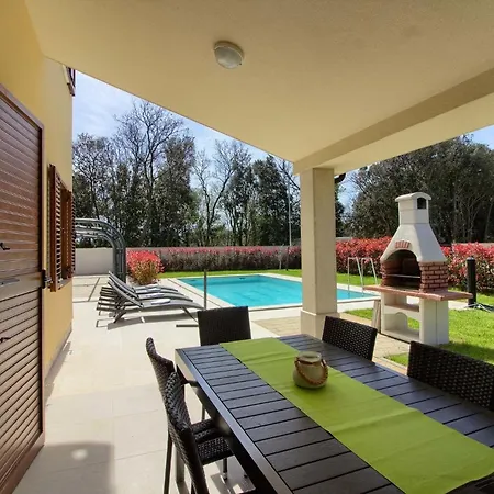 Holiday home Mit Privatpool Fuer 20 Personen Ca 480 Qm In Banjole, Istrien Istrische Riviera