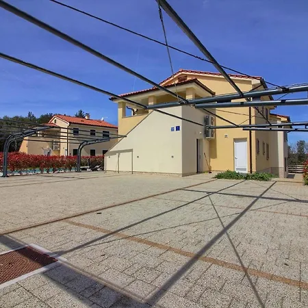 Mit Privatpool Fuer 20 Personen Ca 480 Qm In Banjole, Istrien Istrische Riviera Holiday home